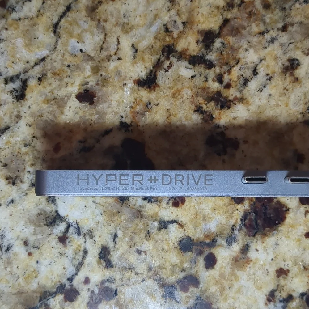 HyperDrive DUO 7in2 USBC-2 hub MacBook/pro